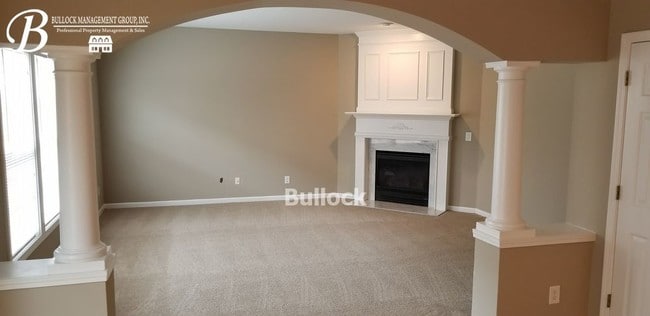 Foto del edificio - 5881 La Chateau Pl