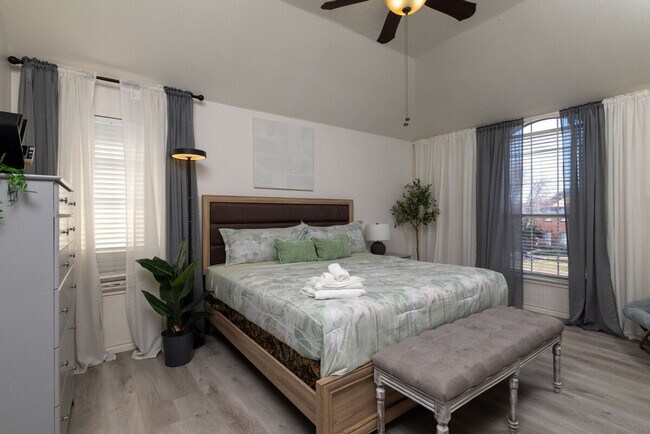 Building Photo - 3032 Marigold Dr