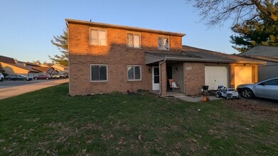 Building Photo - 827 Kerns Dr NE