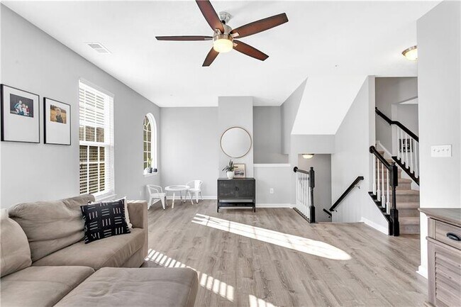 Building Photo - 103 Pointe View Dr