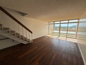 Building Photo - 500 University Ave