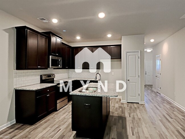 Building Photo - 3 br, 2.5 bath Townhome - 4940 Lower Elm S...