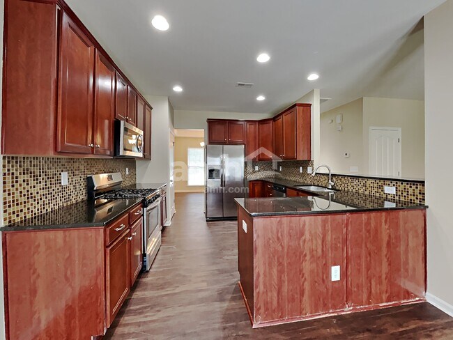 Foto del edificio - 107 Lacona Ter