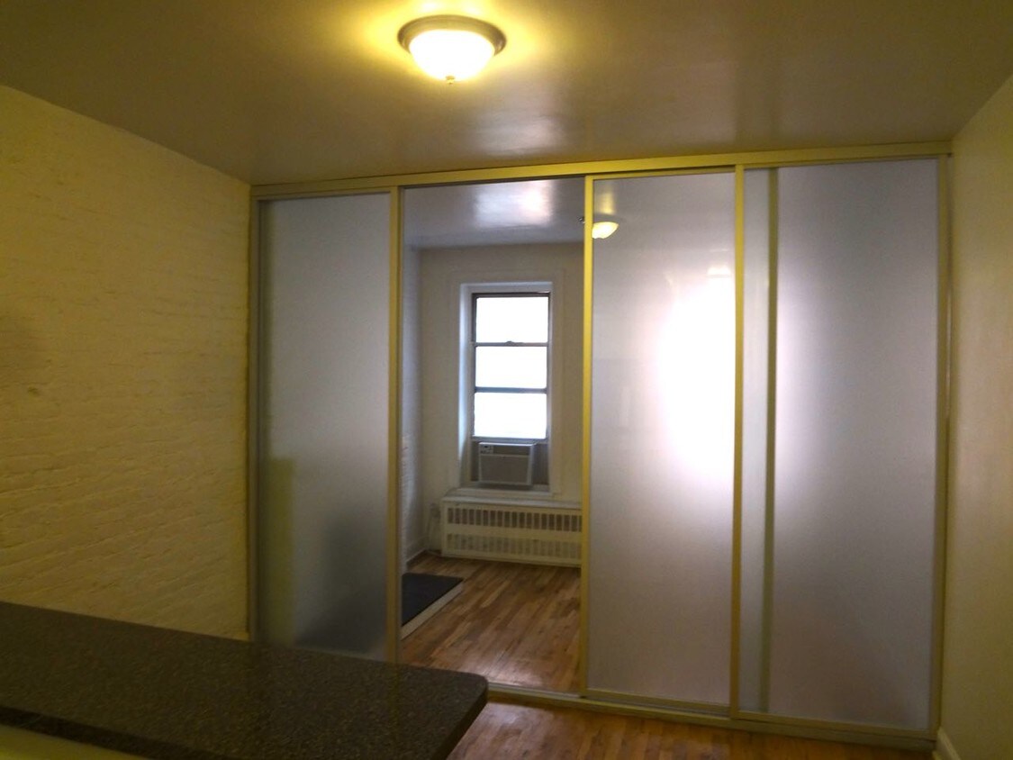 Building Photo - 251 W 26th St
