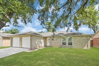 Building Photo - 13327 N Thorntree Dr