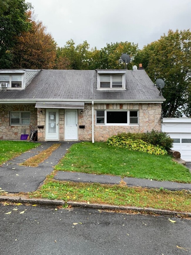 Building Photo - Charming 3-Bedroom Apartment in Midtown Ki...