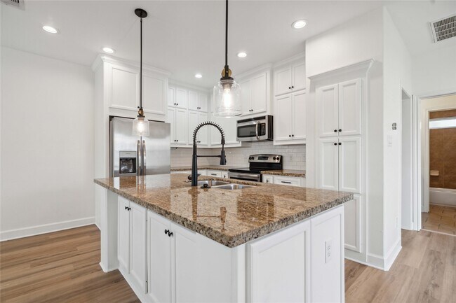 Foto del edificio - 5402 Jonathan Ln