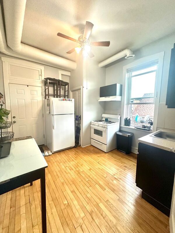 Building Photo - 2303 South Oakley Avenue