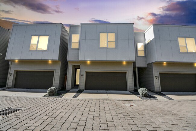 Building Photo - 608 Thornton Rd