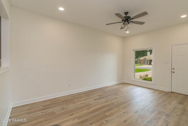Building Photo - 122 Pebble Beach Dr
