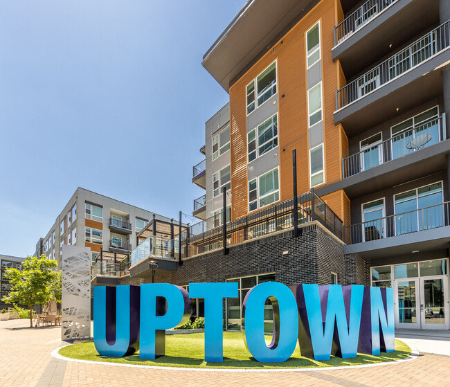 Foto del edificio - Uptown 550
