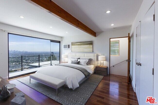Foto del edificio - 1734 Crisler Way