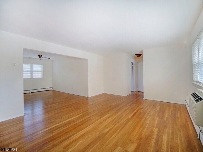 Foto del edificio - 2467 NJ-10