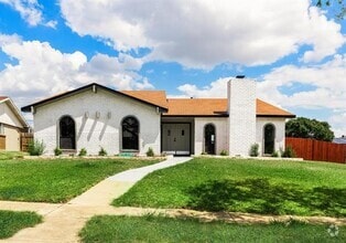 Building Photo - 3002 Rockett Dr