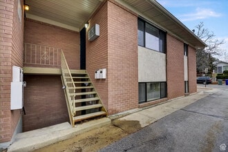 Building Photo - 554 Douglas St