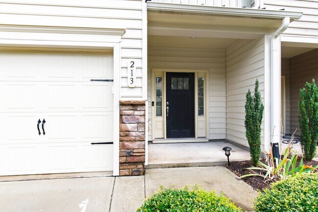 Foto del edificio - Charming 3BR Townhome in Brightleaf at the...