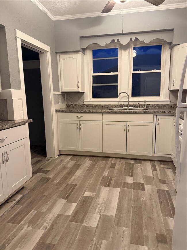 Foto del edificio - 247 Princeton Ave