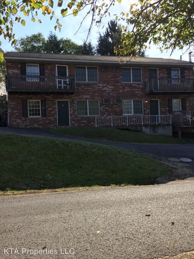 Primary Photo - 396 Gilmore St
