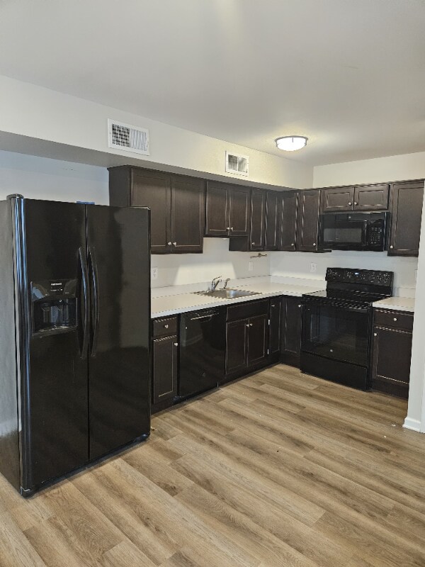 Foto del edificio - 427 W Main St