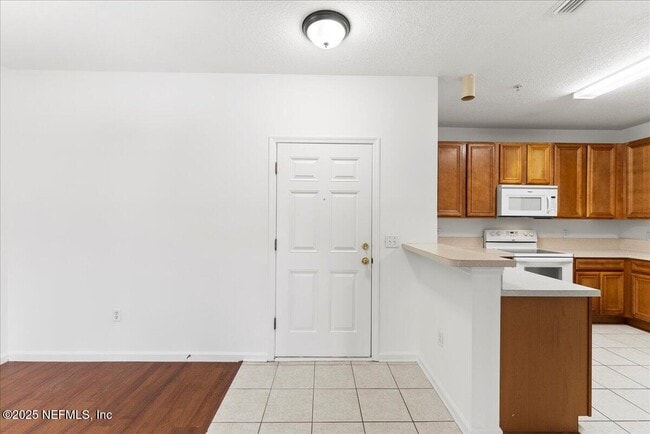 Building Photo - 8215 Green Parrot Rd