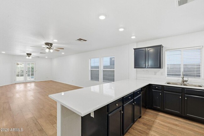 Building Photo - 45542 W Guilder Ave