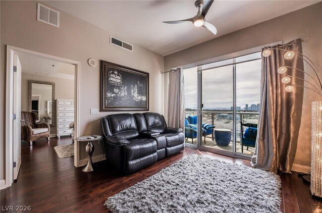 Building Photo - 150 S Las Vegas Blvd