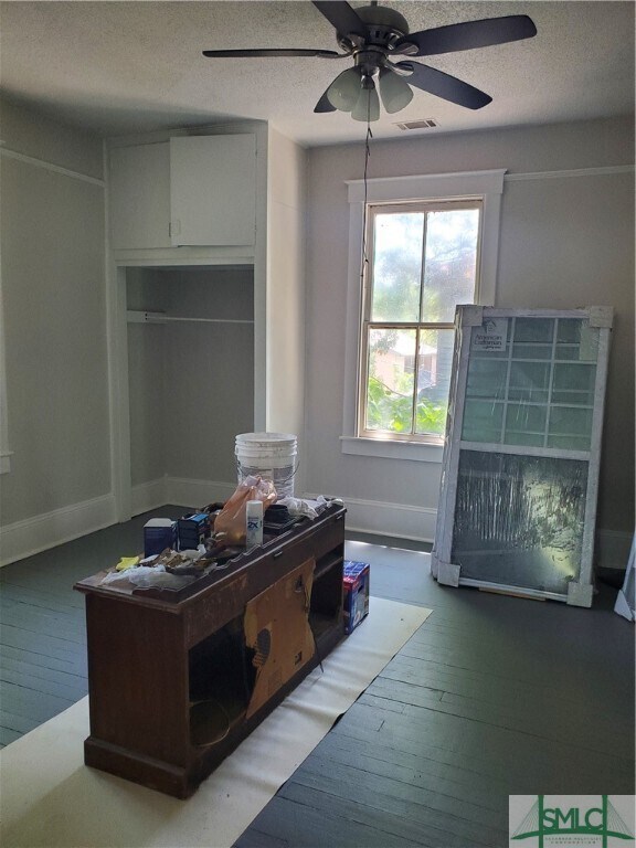 706 E 35th St Unit upper, Savannah, GA 31401 Condo for Rent in