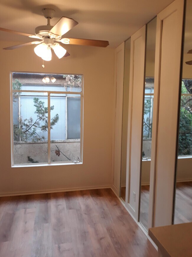 Foto del edificio - 13531 Wyandotte St