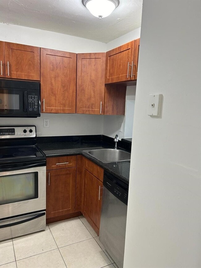 Foto del edificio - 488 NW 165th St