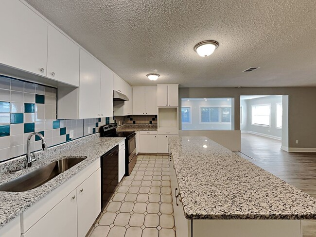 Building Photo - Coming Soon! 3 BR/2BA | Newly Renovated Single Family Home | 2-Car Garage Parking | In Jacksonville!