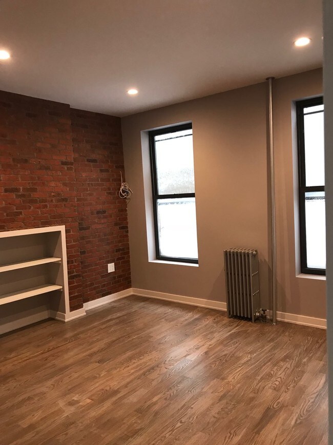 Building Photo - 483 5th Ave
