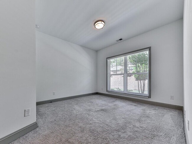 Foto del edificio - 419 Stovall Pl