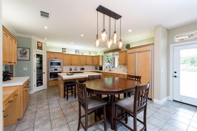 Foto del edificio - Stunning 3300sf North Fresno Home