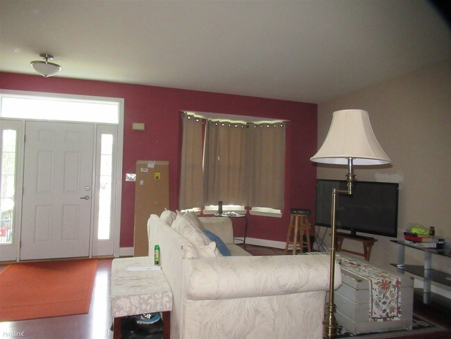Building Photo - 3 br, 3 bath House - 530 Westside Blvd
