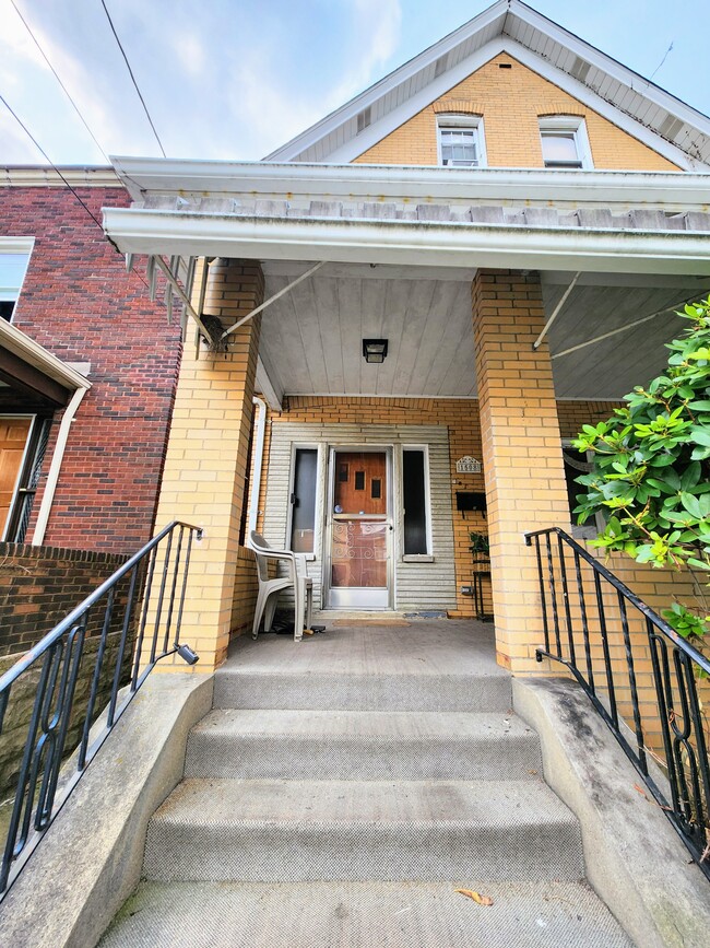 Building Photo - 1508 Maple Ave