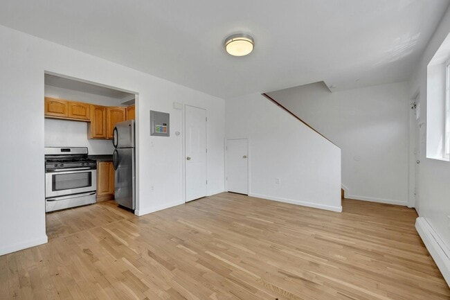 Building Photo - 3313 Rombouts Ave