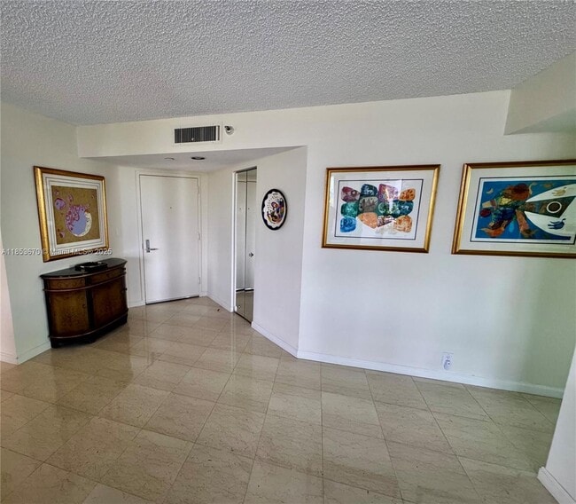 Foto del edificio - 3530 Mystic Pointe Dr