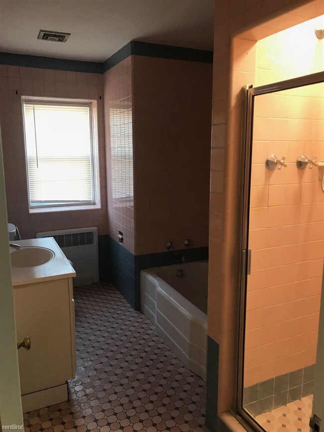 Building Photo - 3 br, 1 bath Apartment - 332 S York Rd Apt 1