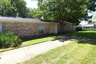 Building Photo - 220 Westward Ave