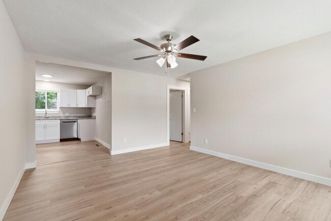 Foto del edificio - 2744 N Pierce Ave