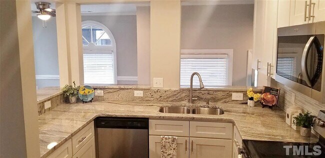 Foto del edificio - 7040 Sandy Forks Rd