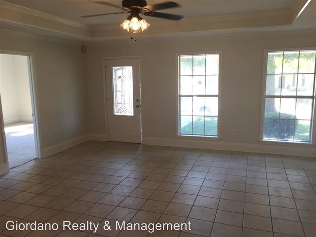 Building Photo - 3 br, 2 bath House - 300 White Oak Dr