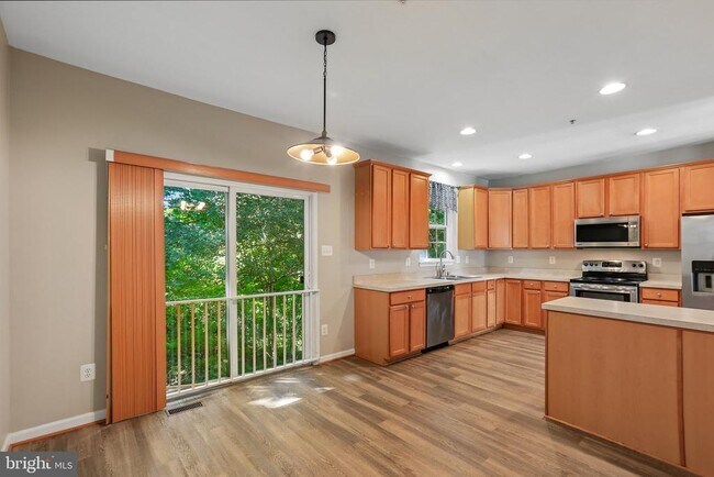 Foto del edificio - 7721 Valley Oak Dr