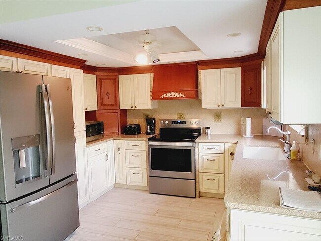 Building Photo - 180 Cypress Way E