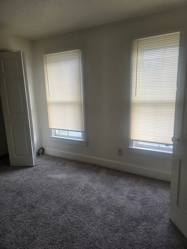 Building Photo - 708 Erie St