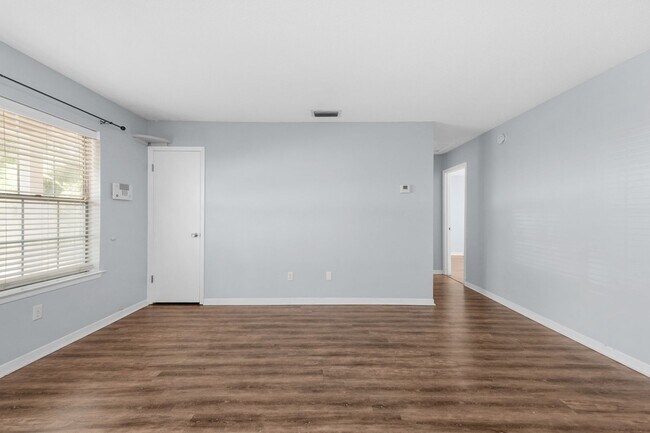 Foto del edificio - Charming 2-Bedroom Townhome – $1,550/mo