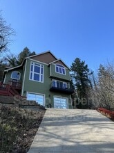 Building Photo - 6420 SE Mabel Ave