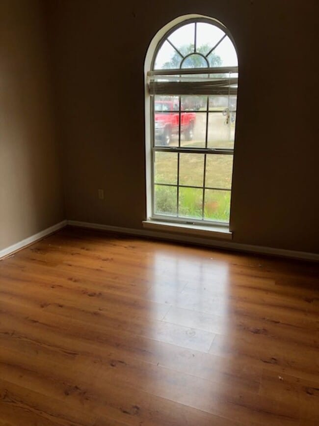 Building Photo - Charming 3-bedroom, 2-bath home located in the heart of Searcy!