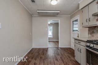 Building Photo - 302 Bolton Ave