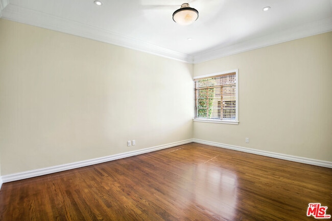 Foto del edificio - 157 S Rodeo Dr